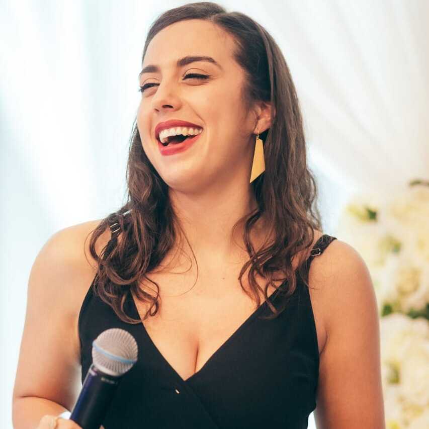 שיר קביליס - זמרת ואקורדיוניסטית